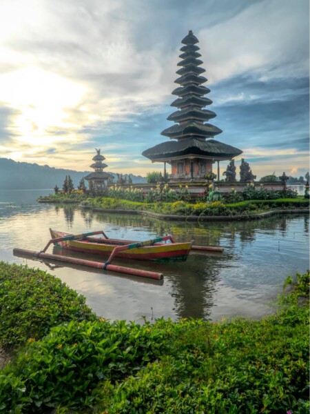 Hindu templet Pura Ulun Danu i Bratan søen, Bali