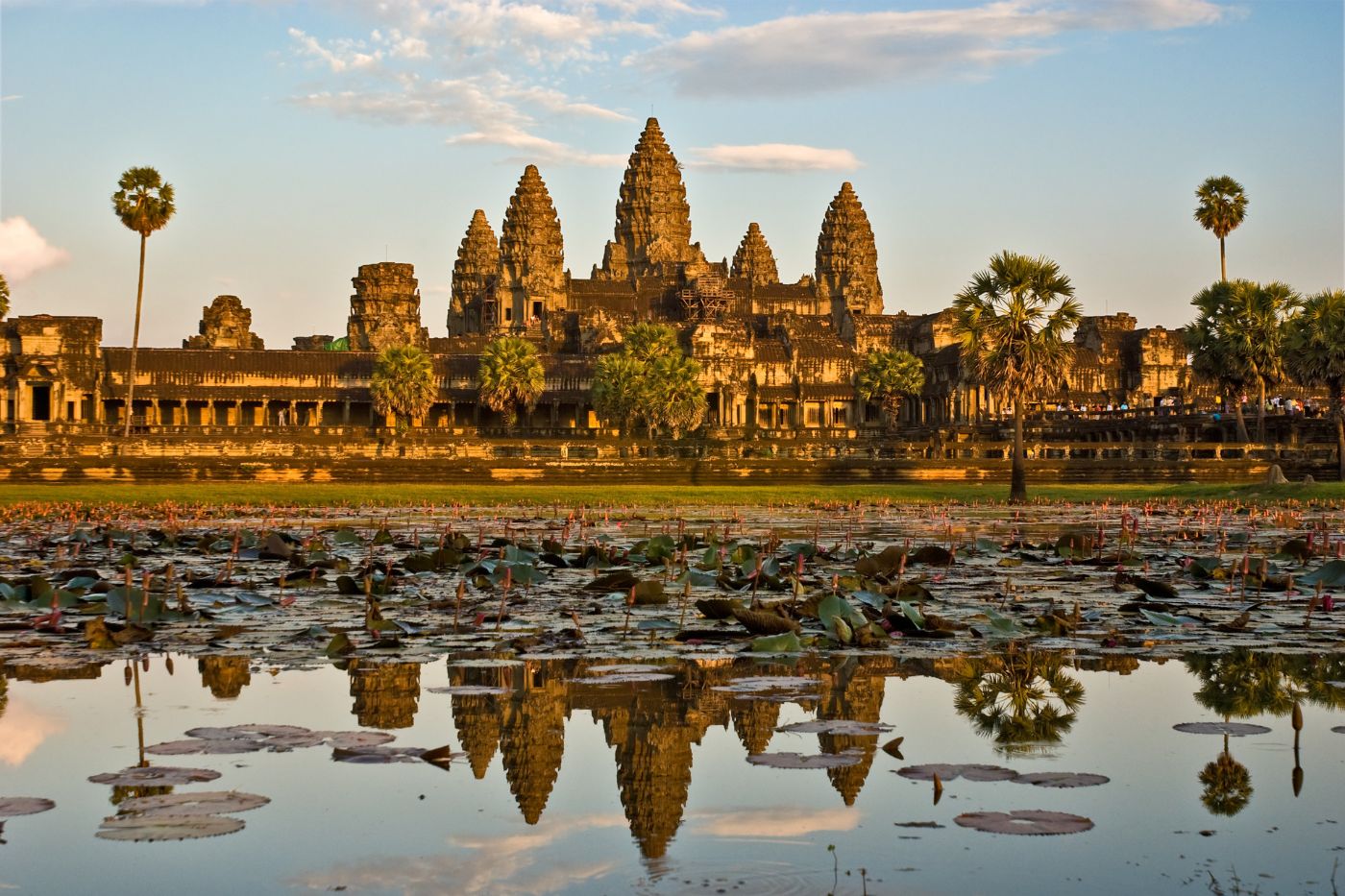 Angkor Wat templet i Cambodia ved solopgang