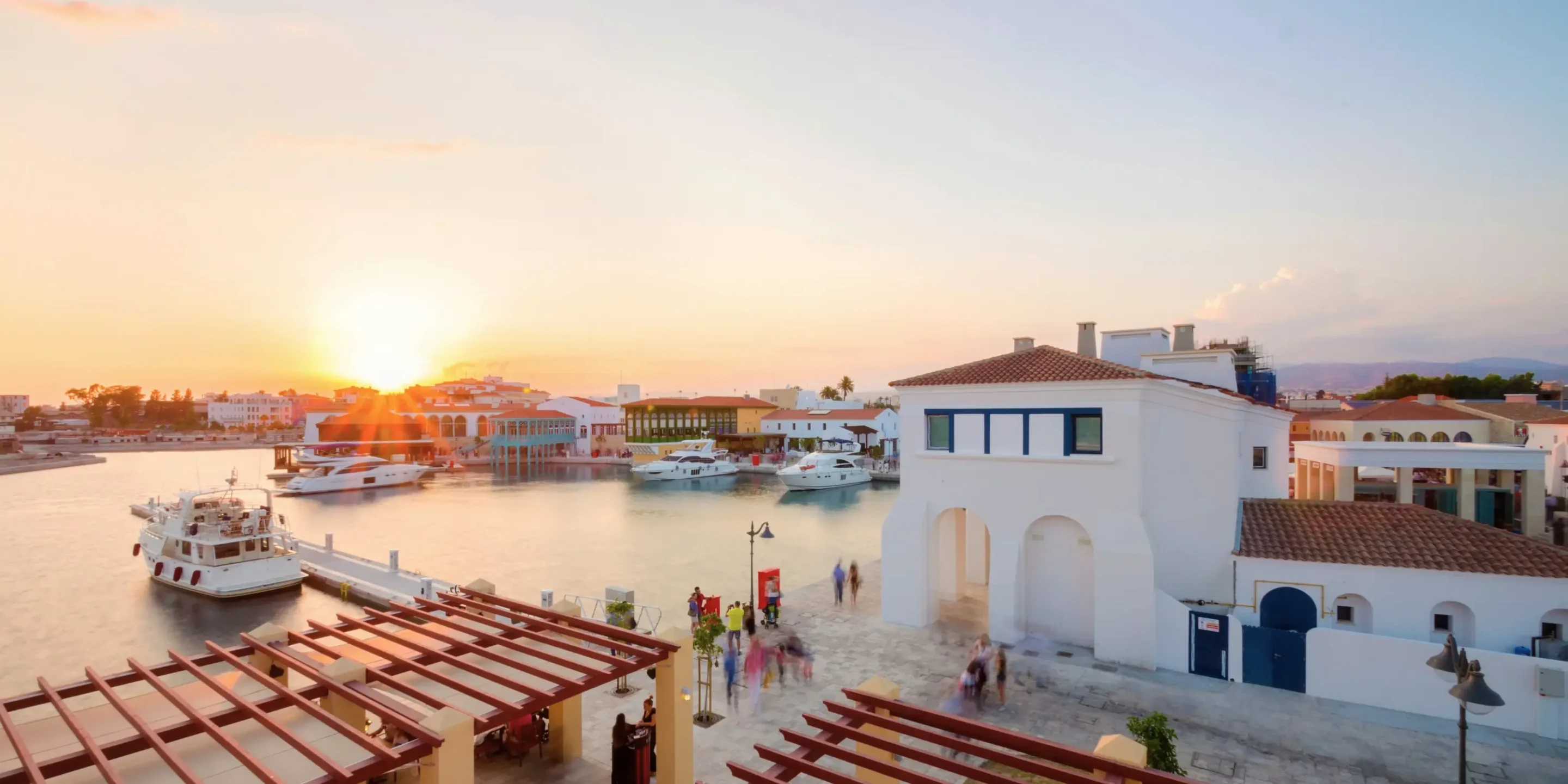 Aftenstemning på havnen i Limassol, Cypern