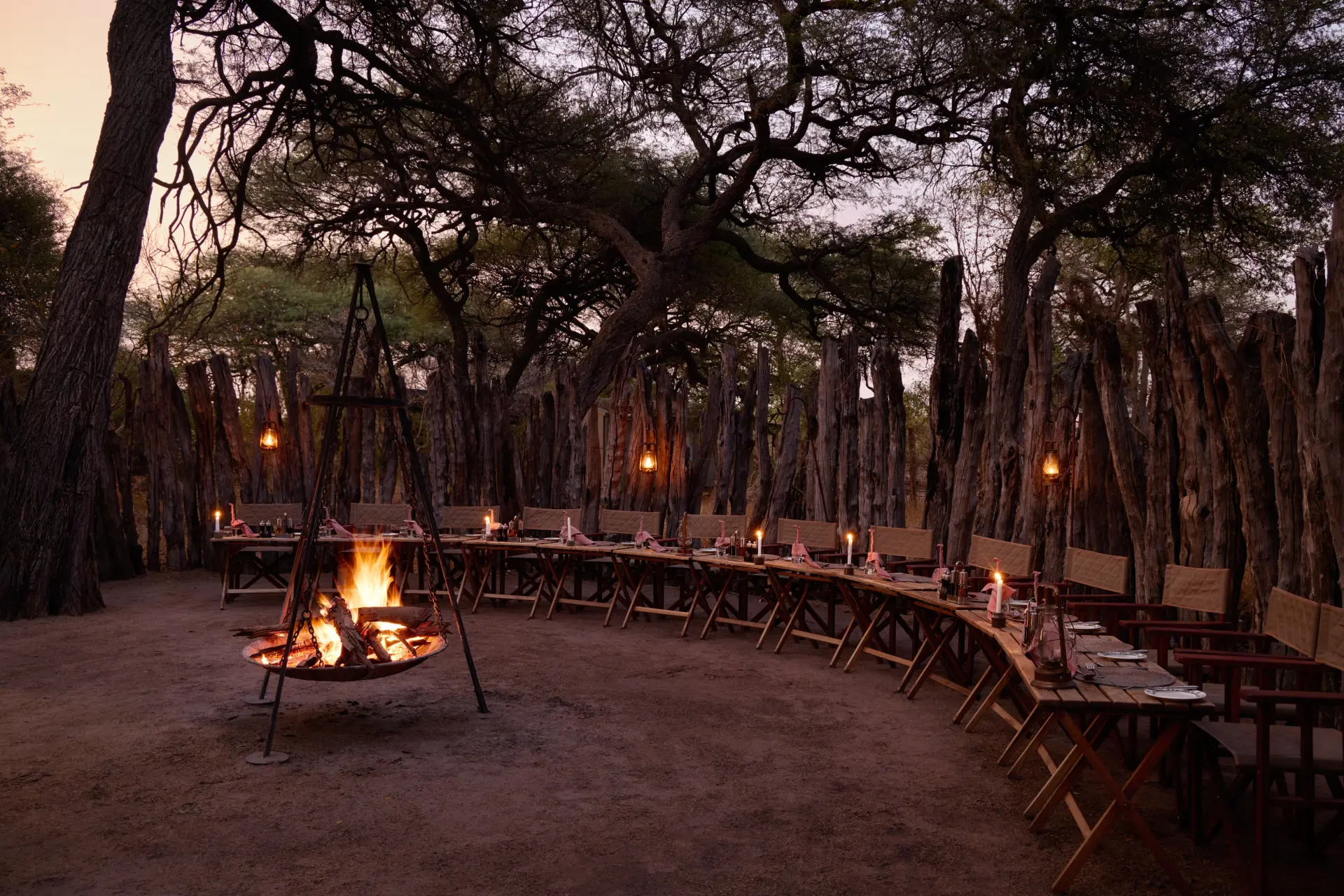 Boma middag på Savute Elephant Lodge, A Belmond Safari i Botswana, Afrika