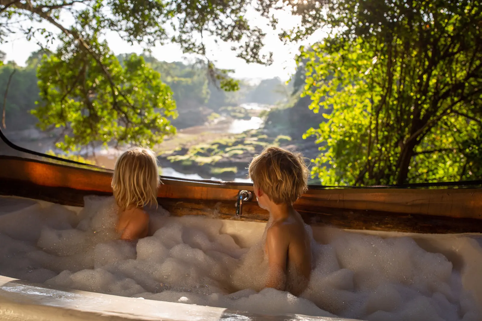 Badekar med udsigt fra Olerai Cottage på House in the Wild i Kenya, Afrika
