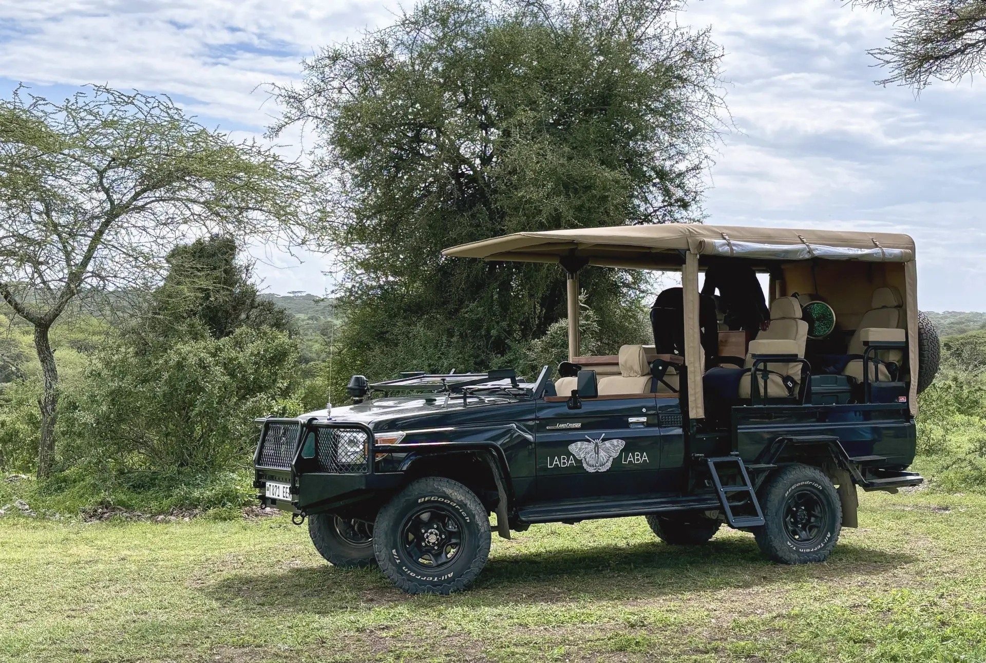 Safari jeep på Laba Migration Camp i Tanzania, Afrika