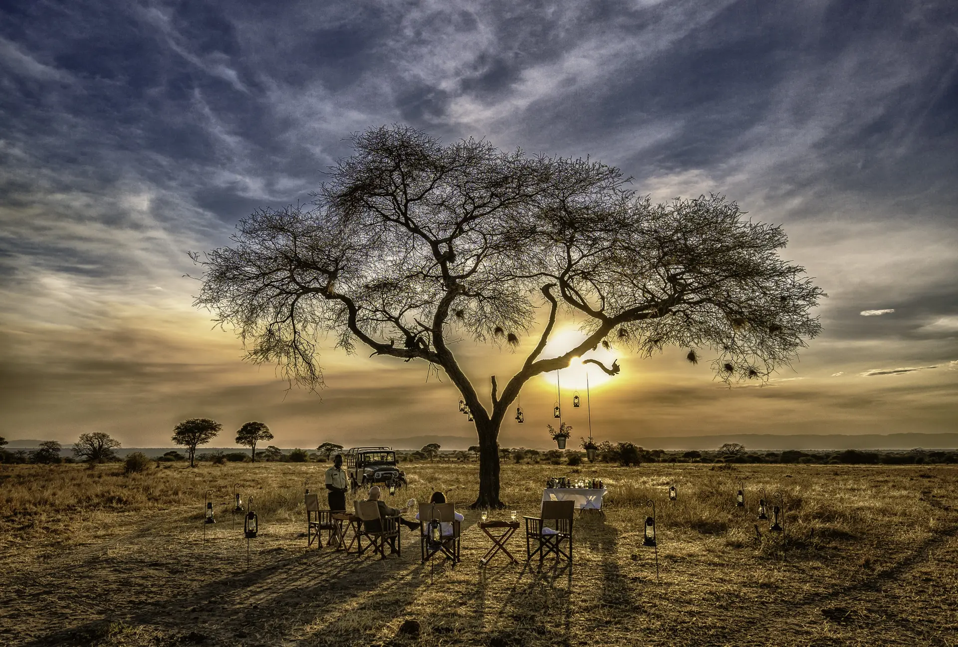 Sundowners i bushen på Nimali Tarangire i Tanzania, Afrika