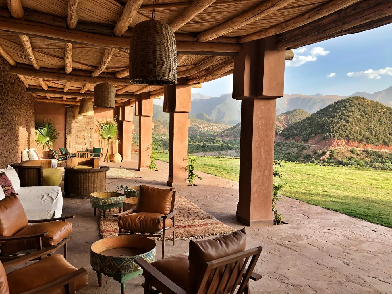 Udendørs lounge på Kasbah Bab Ourika, Marokko