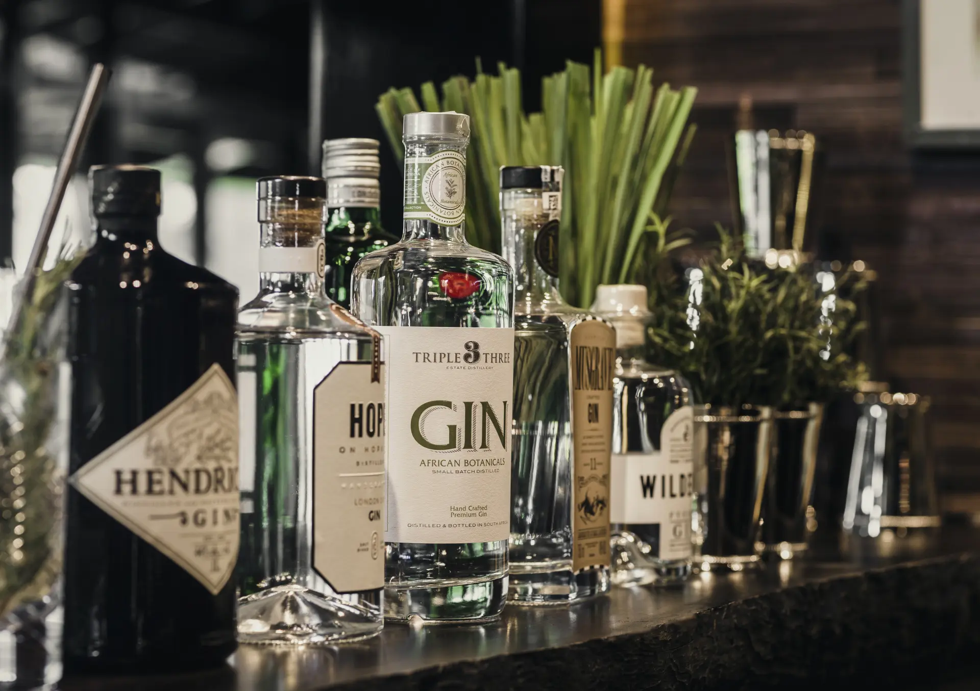 Udvalg af gin i Tea Lounge & Bar på One&Only Nyungwe House i Rwanda, Afrika
