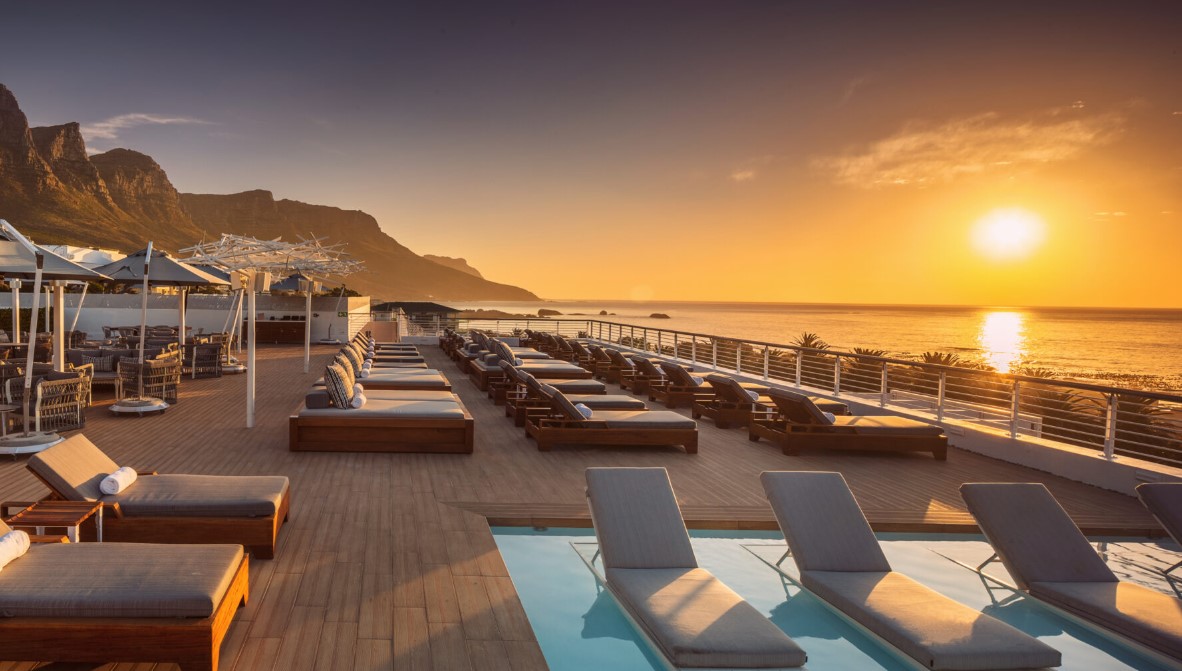 Tagterrasse med pool på The Marly Boutique Hotel i Cape Town, Sydafrika