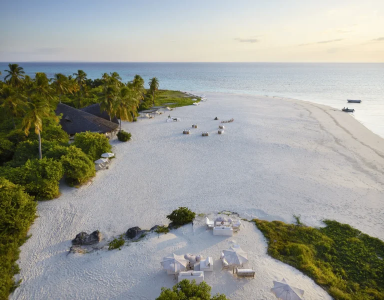 Smuk strand og solnedgang på Laba Fanjove Island i Tanzania, Afrika