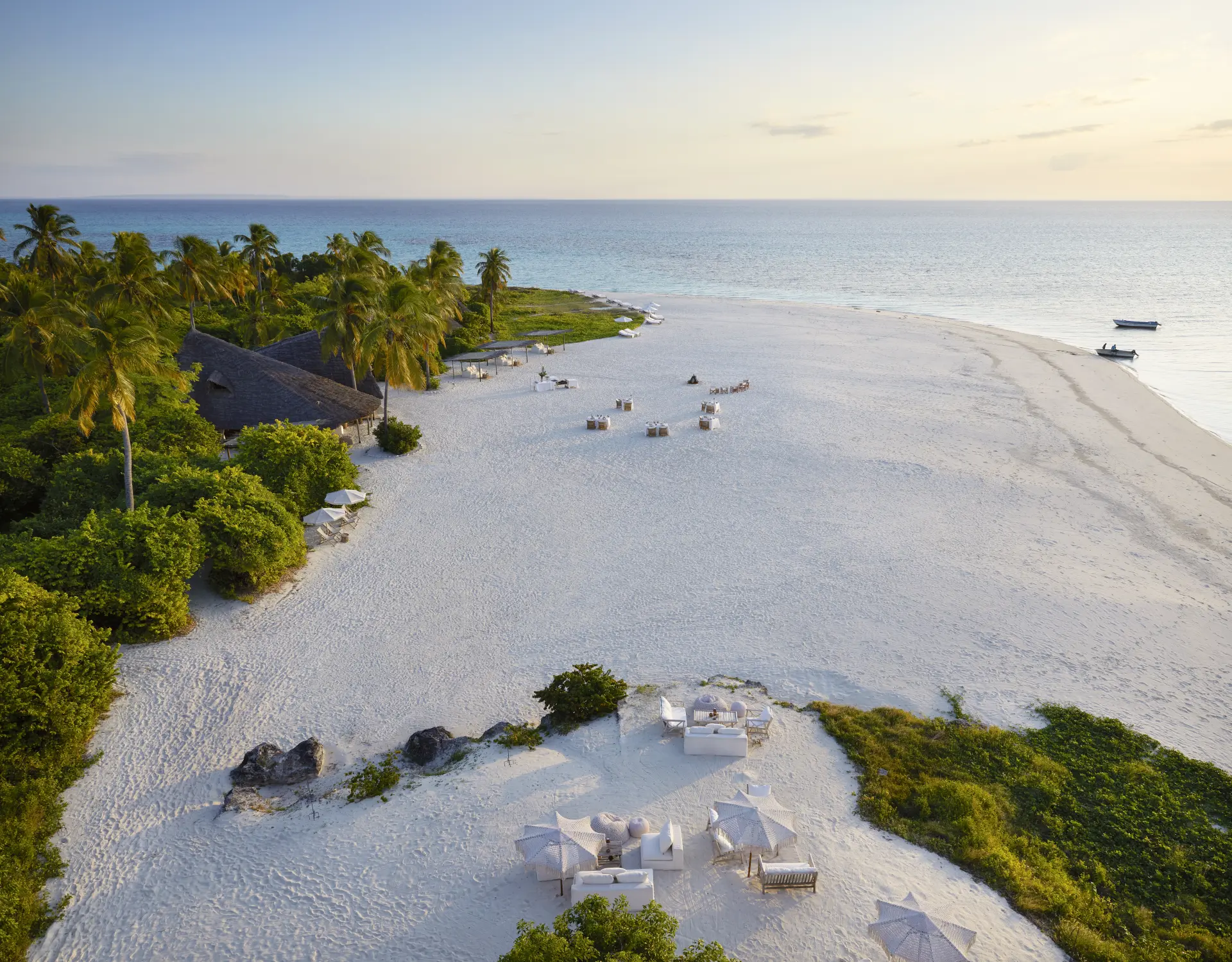 Smuk strand og solnedgang på Laba Fanjove Island i Tanzania, Afrika