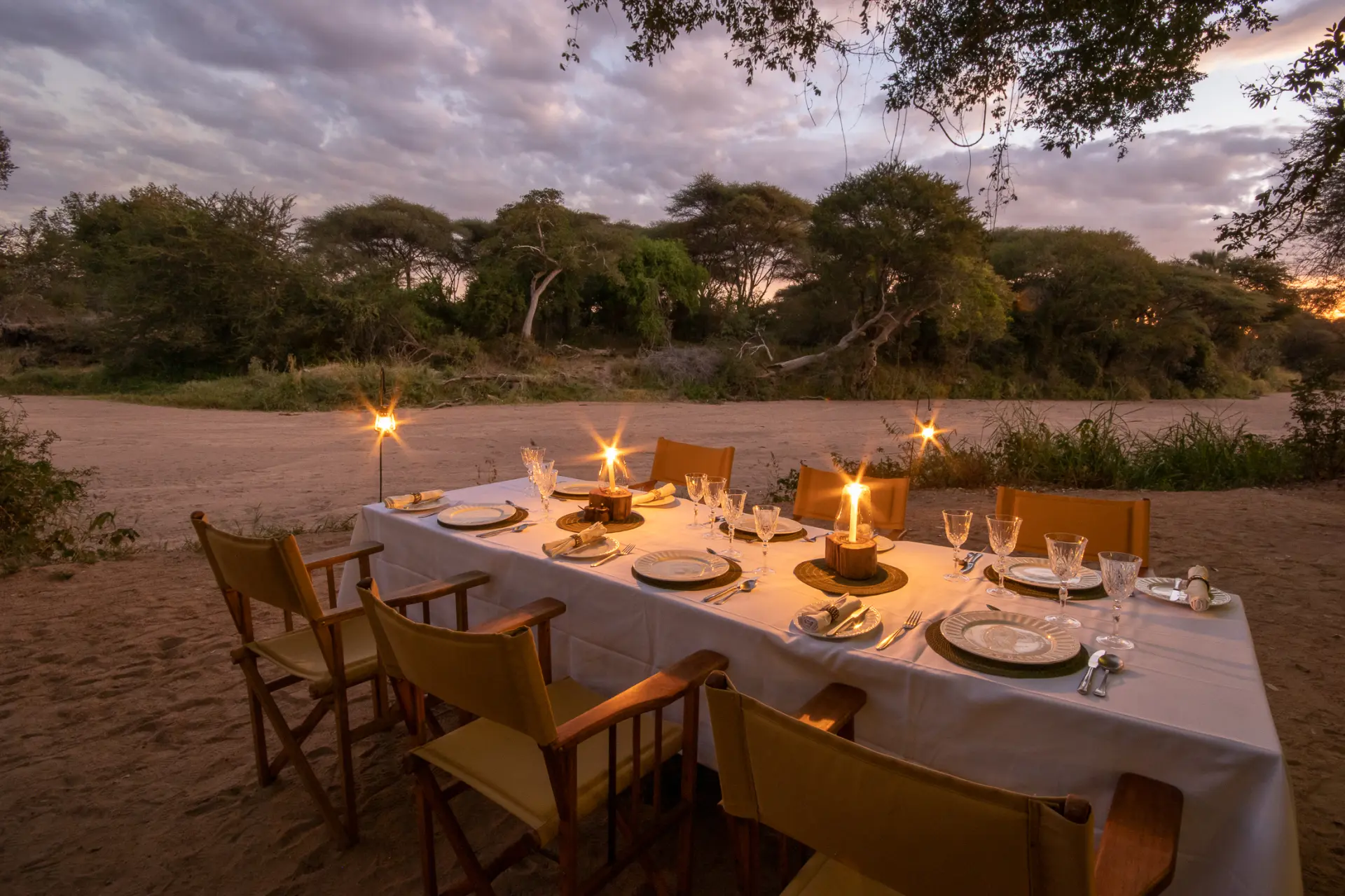 Middag under stjernerne på Laba Jongomero i Tanzania, Afrika