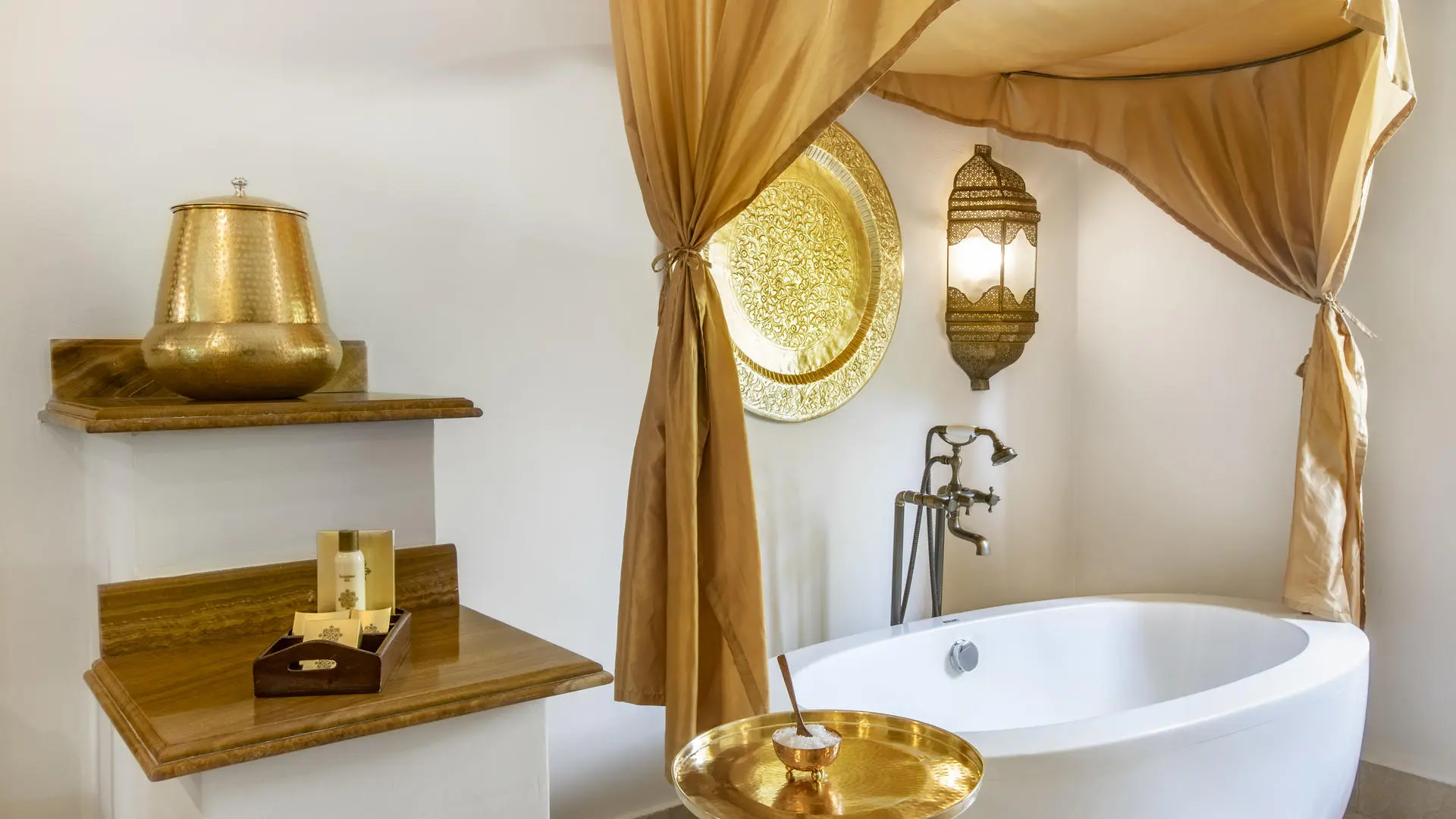 Badeværelse i en villa på Baraza Resort & Spa, Zanzibar