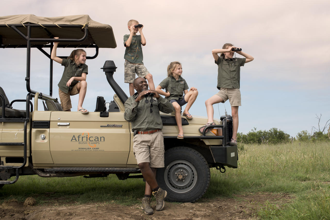 Børn på safari med Somalisa Camp, Hwange National Park, Zimbabwe
