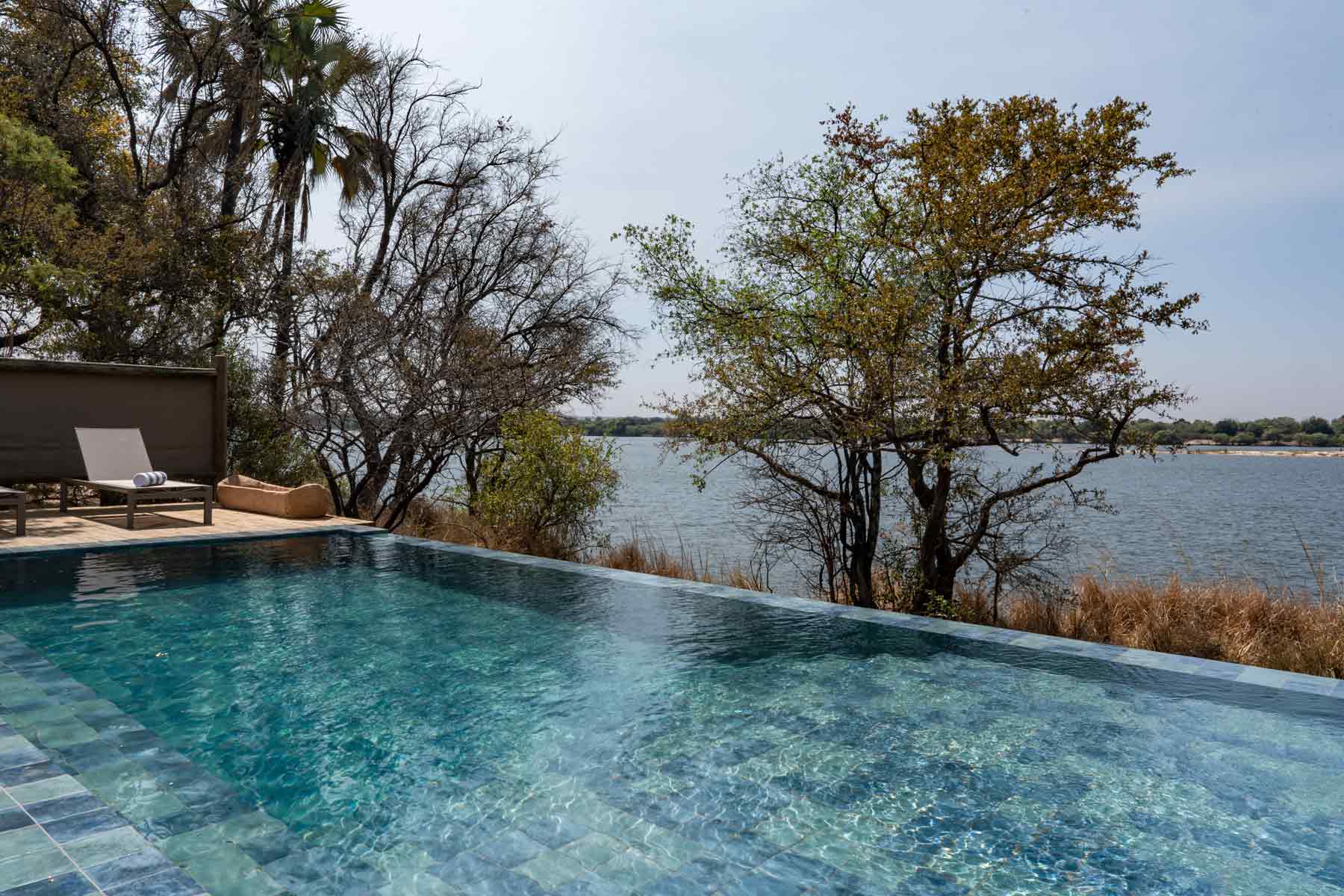 Poolen i området Malachite Luxury på Victoria Falls River Lodge, Zimbabwe