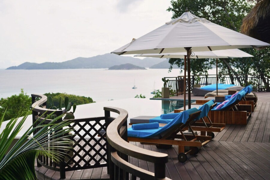 Privat terrasse med pool og udsigt i Villa Presidentielle på Le Domaine De L'Orangeraie Resort & Spa