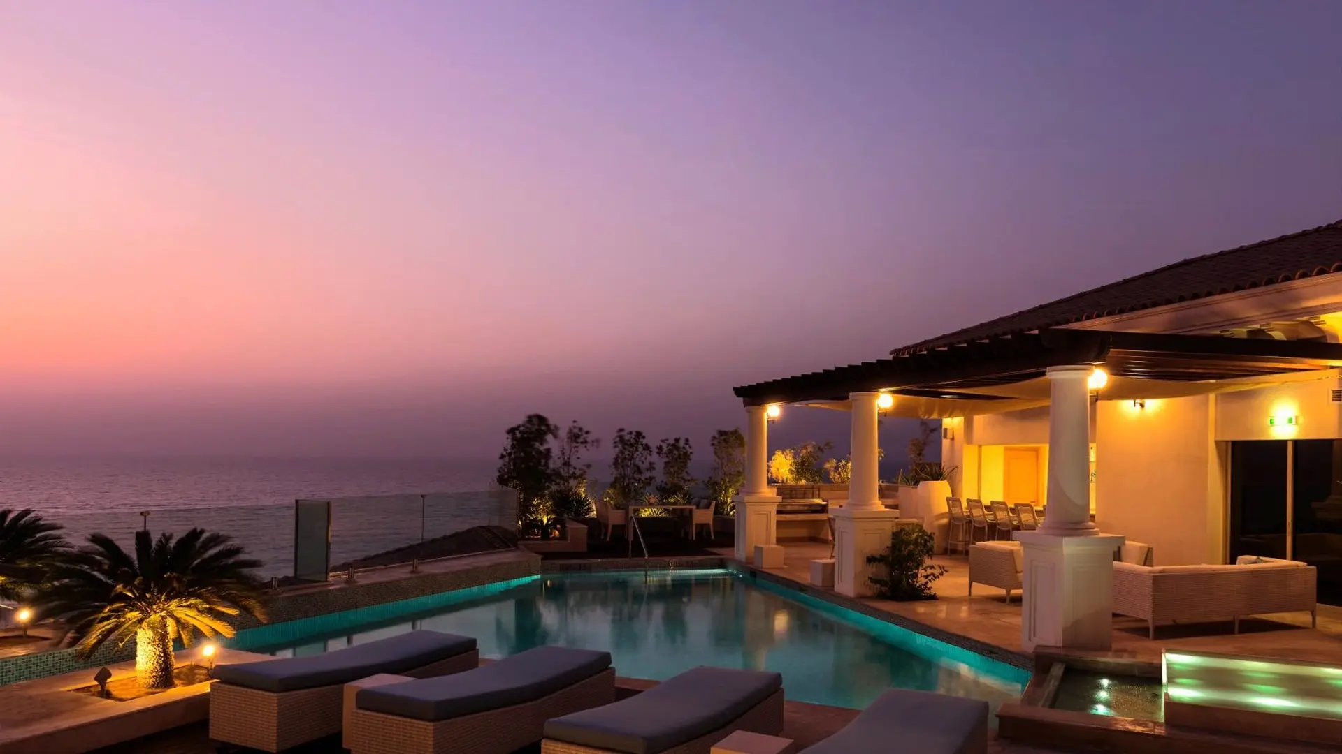 Solnedgang og aftenstemning i Resort Royal Suite på The St. Regis Saadiyat Island Resort, Abu Dhabi