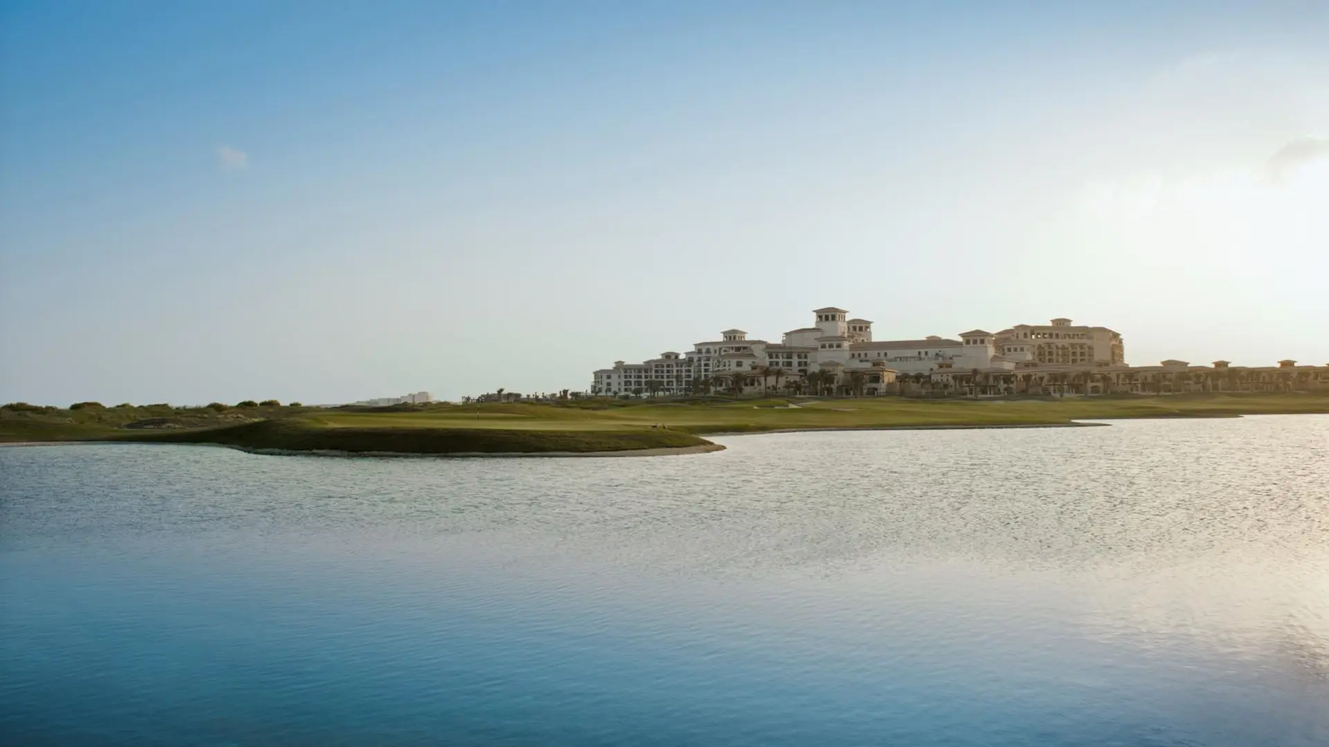 Golfbane ved resortet The St. Regis Saadiyat Island Resort, Abu Dhabi