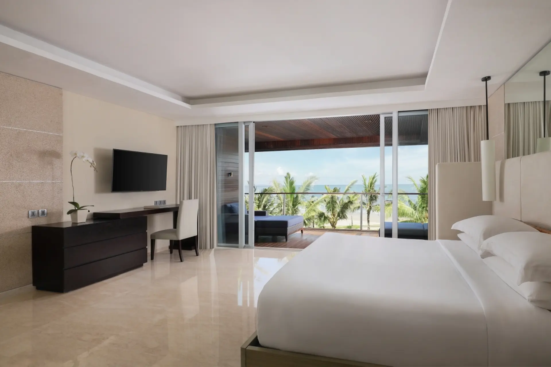 Soveværelse med balkon på Como Uma Canggu på Bali