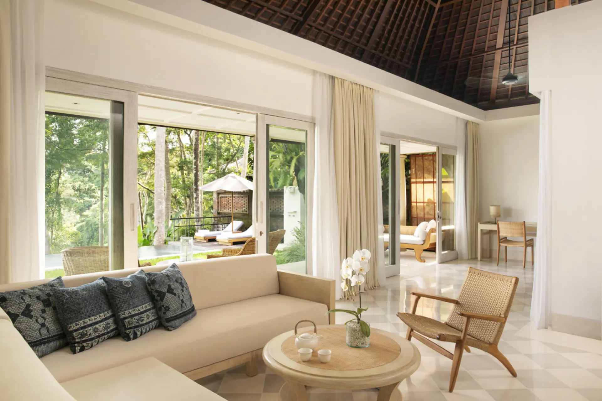 Pool villa stue på COMO Uma Ubud på Bali