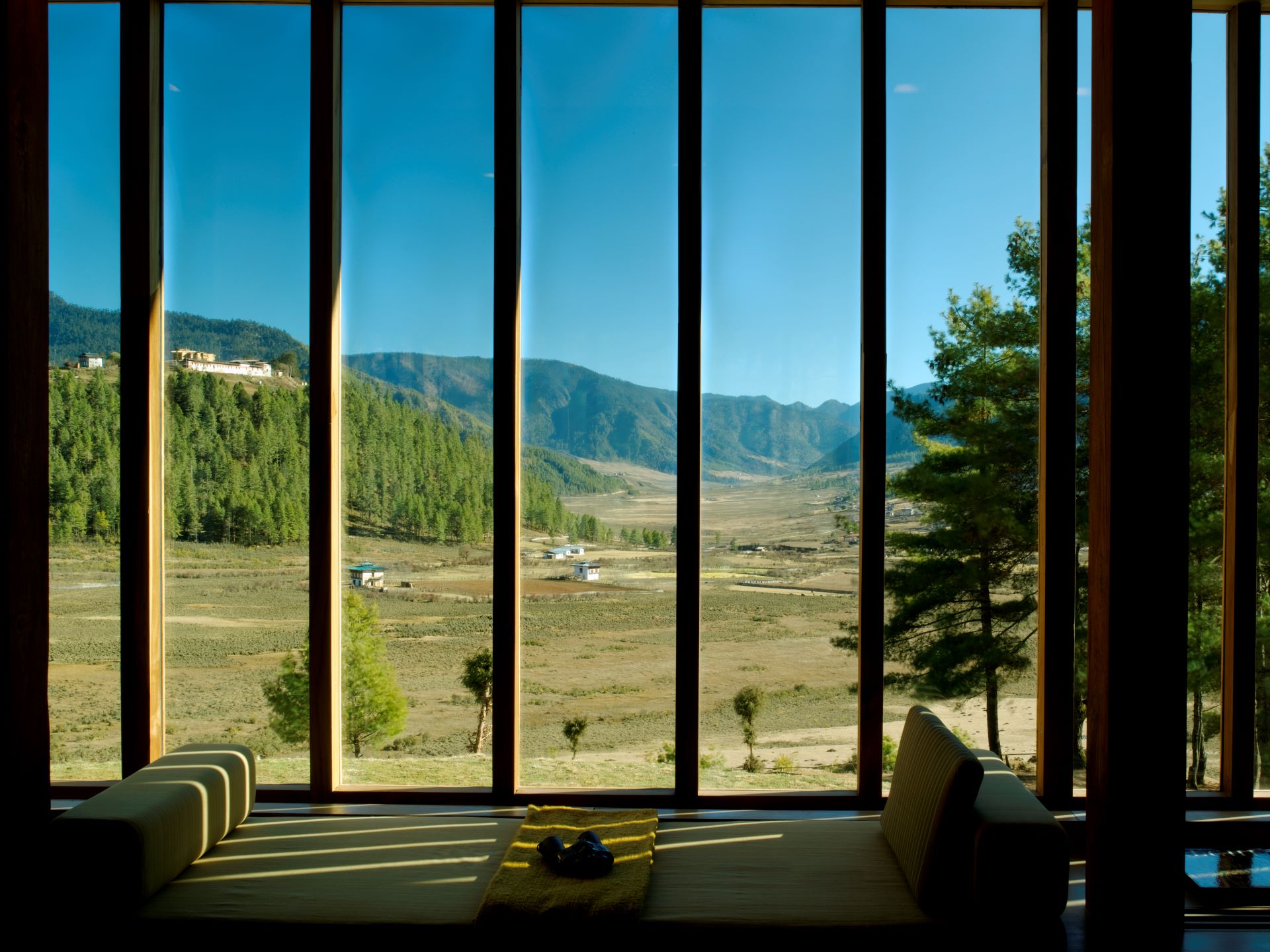Udsigt ud over dalen på Amankora Gantey Lodge, Bhutan