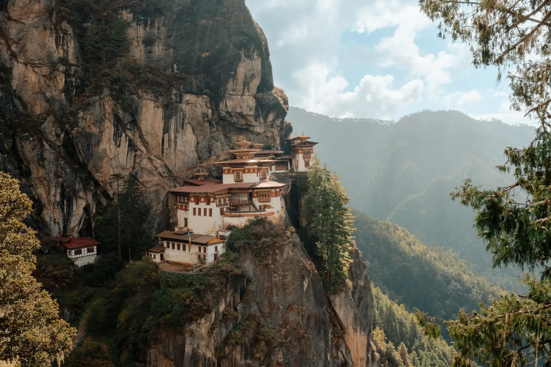 Tigers Nest ligger blot 8 km fra Amankora Paro Lodge i Bhutan