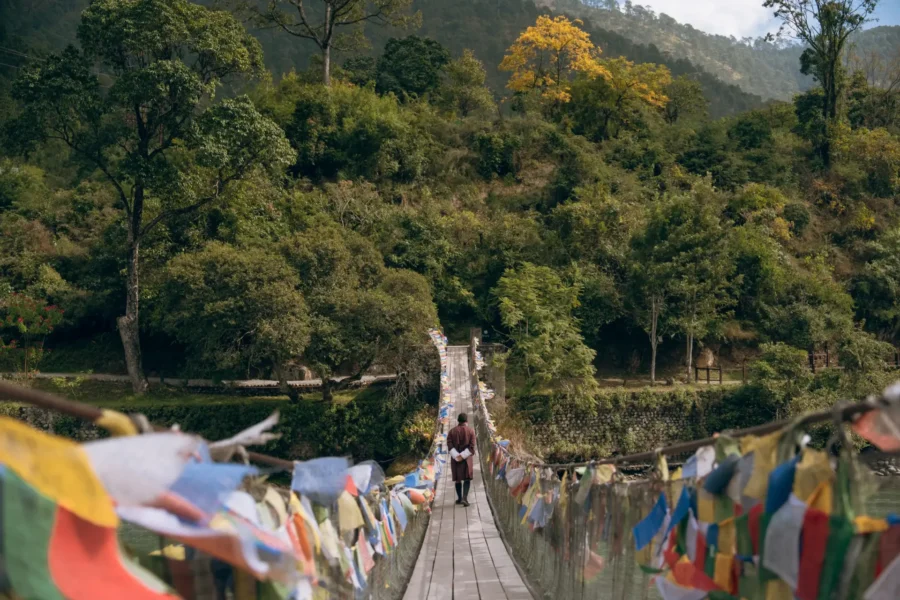 Ankomst til Amankora Punakha Lodge i Bhutan foregår via hængebro