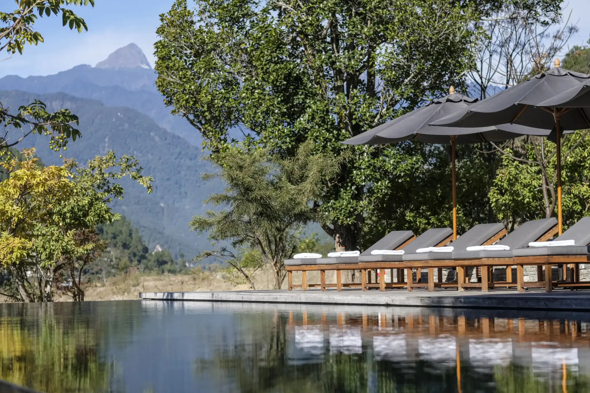 Opvarmet, udendørs pool på Amankora Punakha Lodge i Bhutan