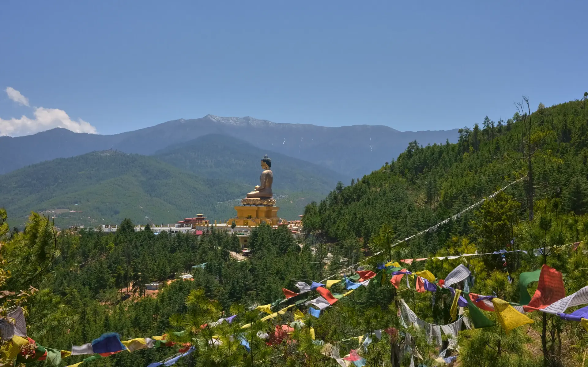 Den stor buddha Dordenma ligger blot 8 km fra Amankora Thimphu Lodge i Bhutan
