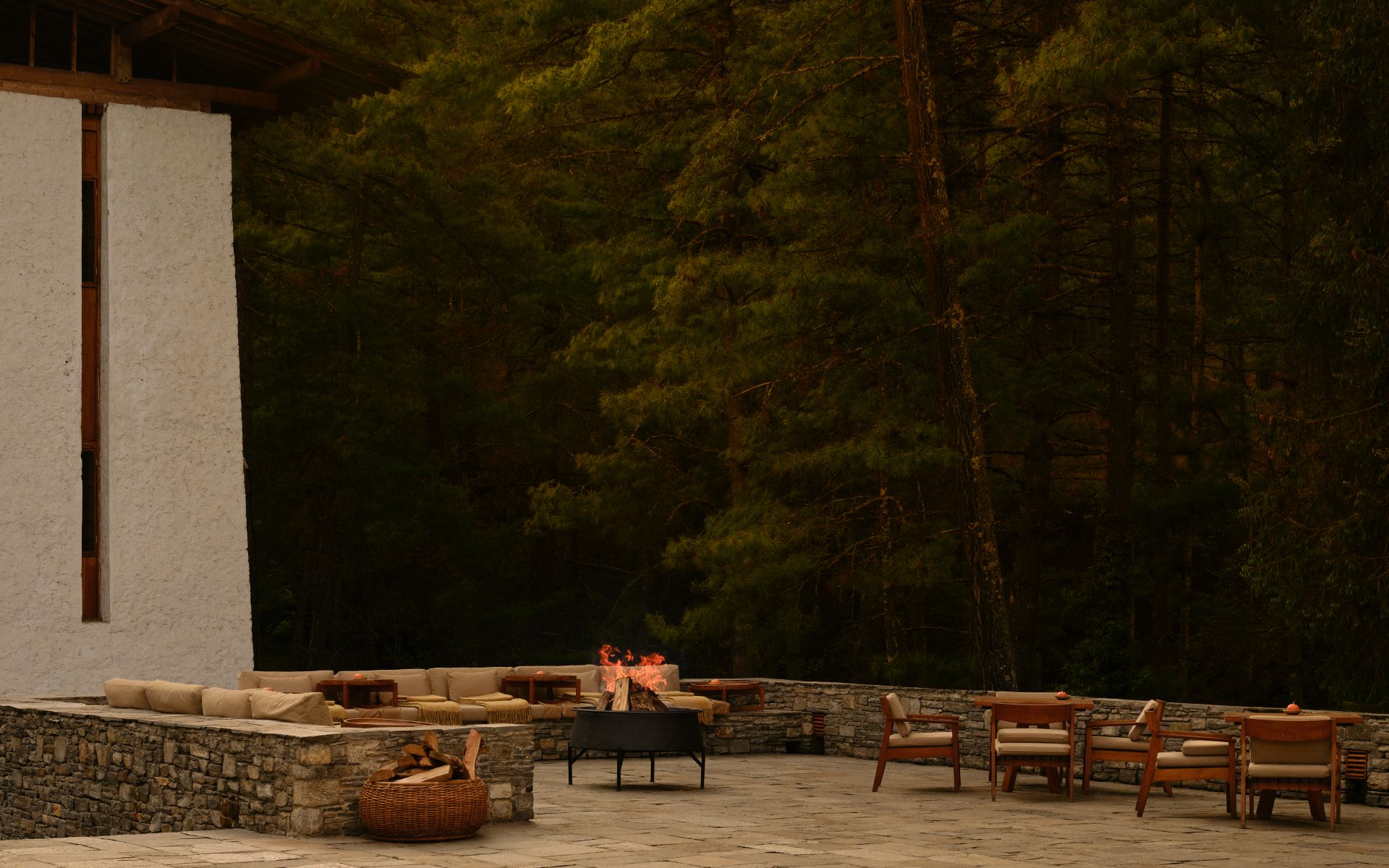 Udendørs bålplads på Amankora Thimphu Lodge, Bhutan