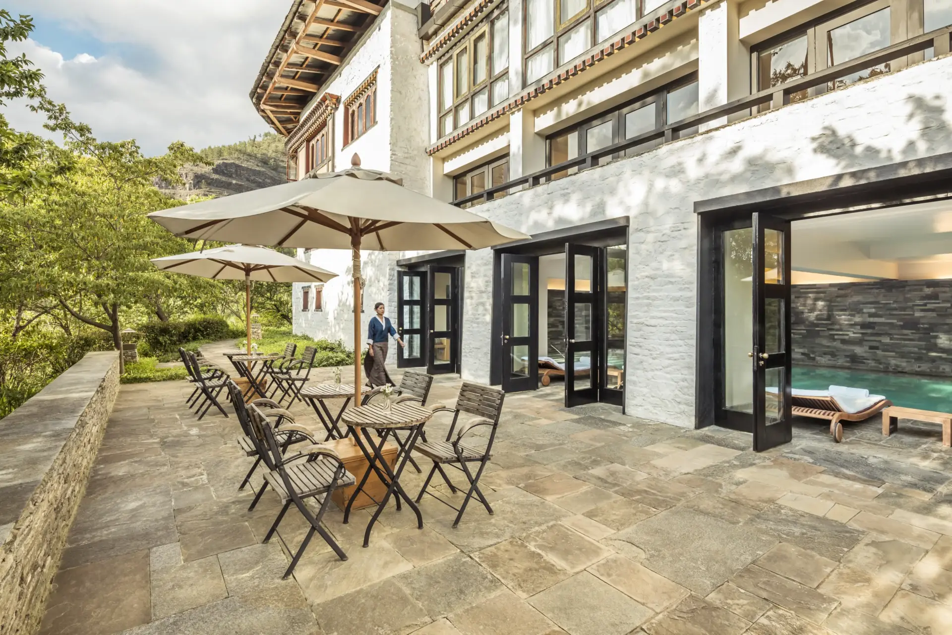 Terrasse og indendørs pool på COMO Uma Paro, Bhutan