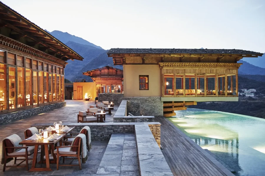 Restaurant, pool og Farmhouse på Six Senses Punakha, Bhutan