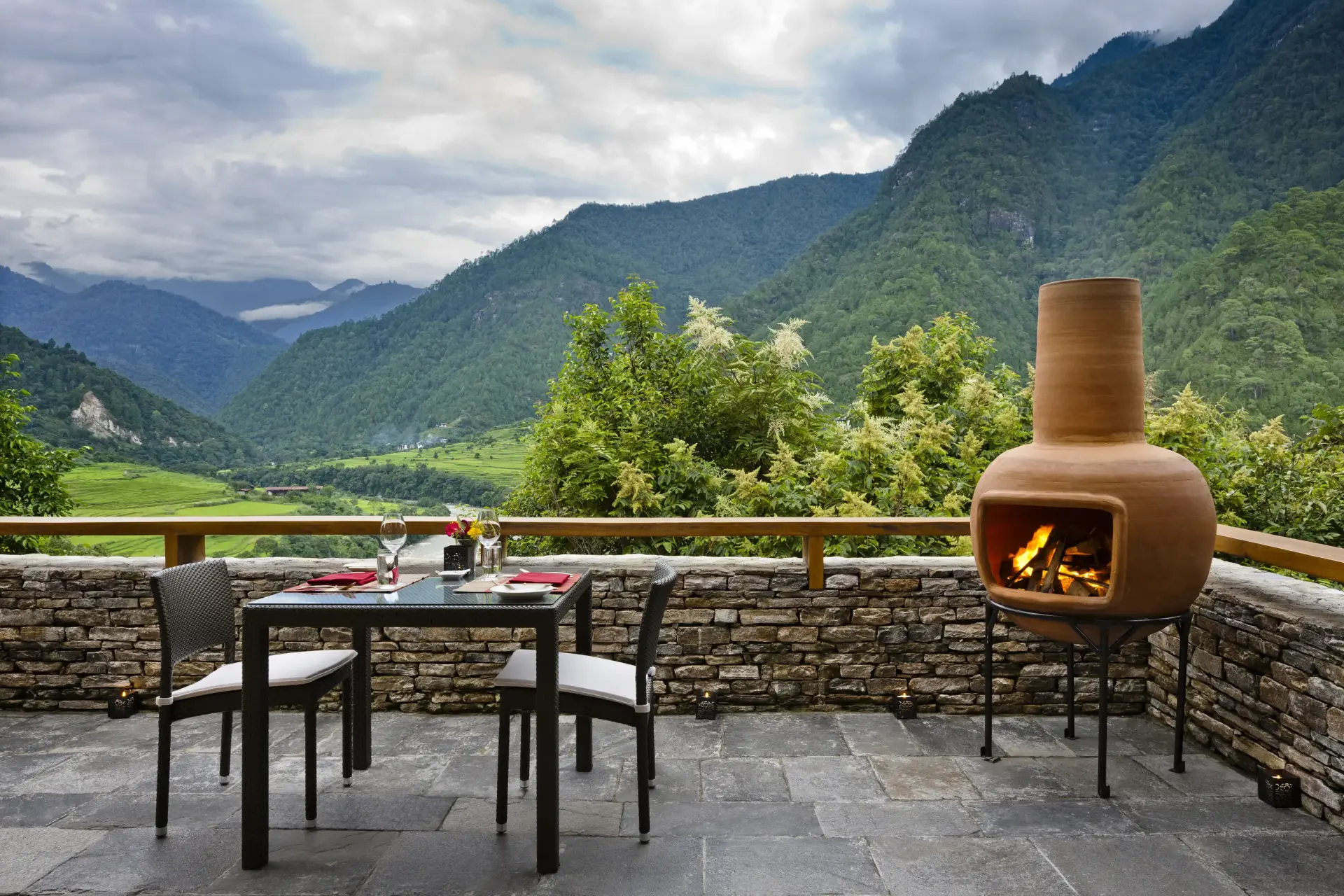 Terrassen til en COMO Villa på COMO Uma Punakha, Bhutan