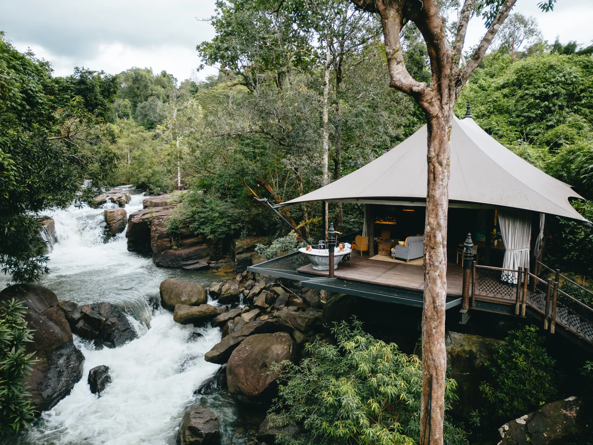 Telt ved floden på Shinta Mani Wild i Cambodia