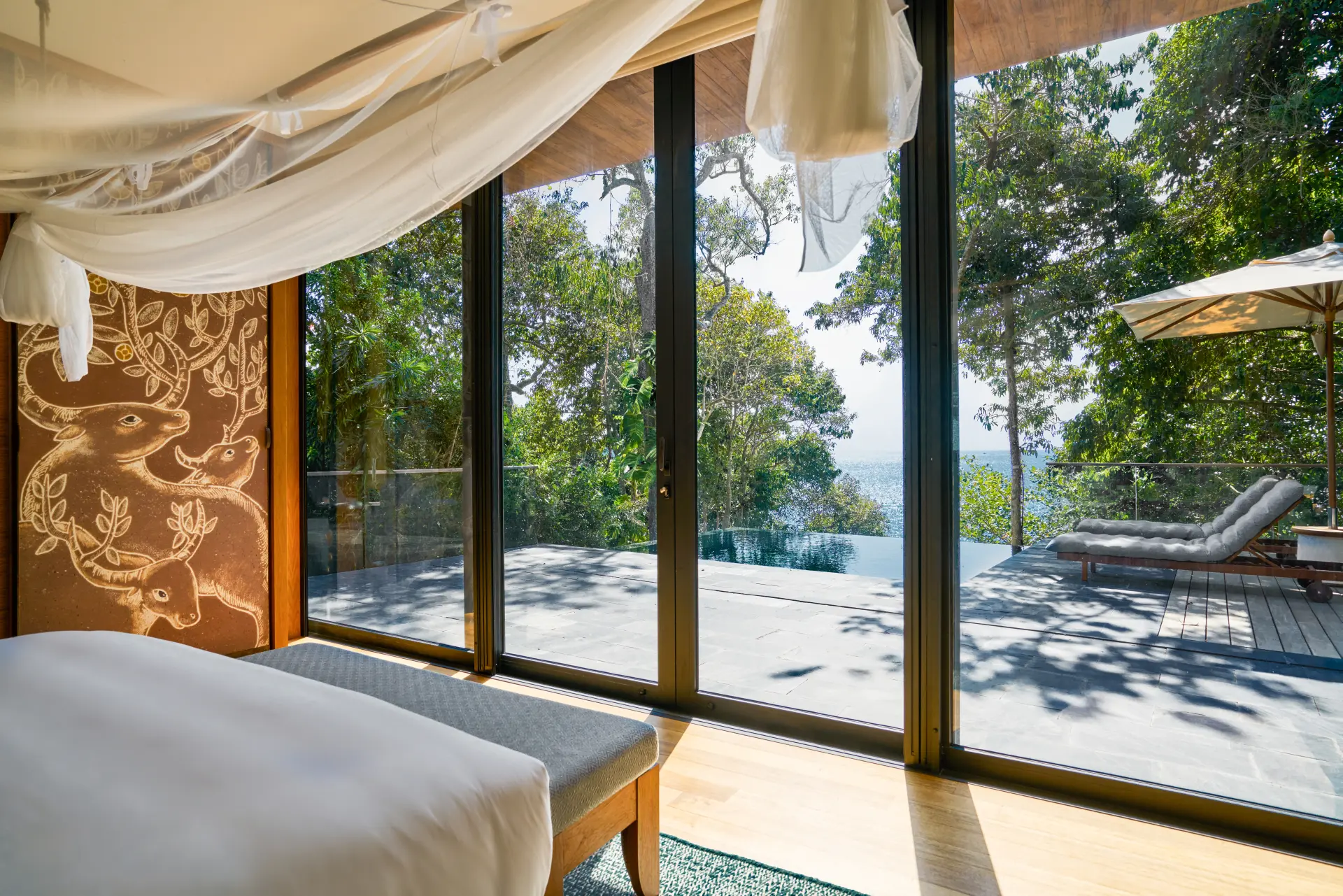 Soveværelse i en poolvilla på Six Senses Krabey Island i Cambodia