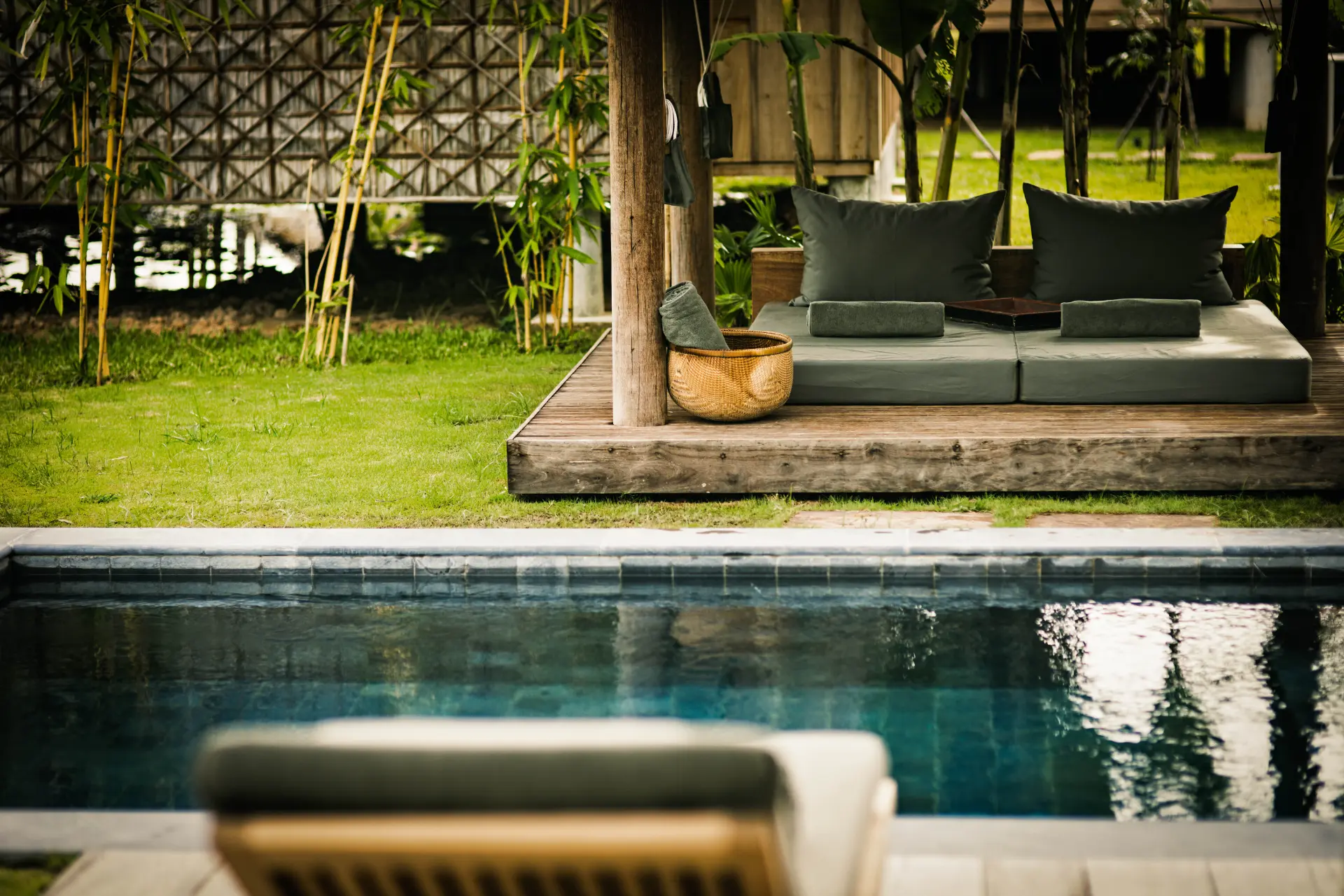 Lounge i en pool villa på Zannier Phum Baitang i Cambodia