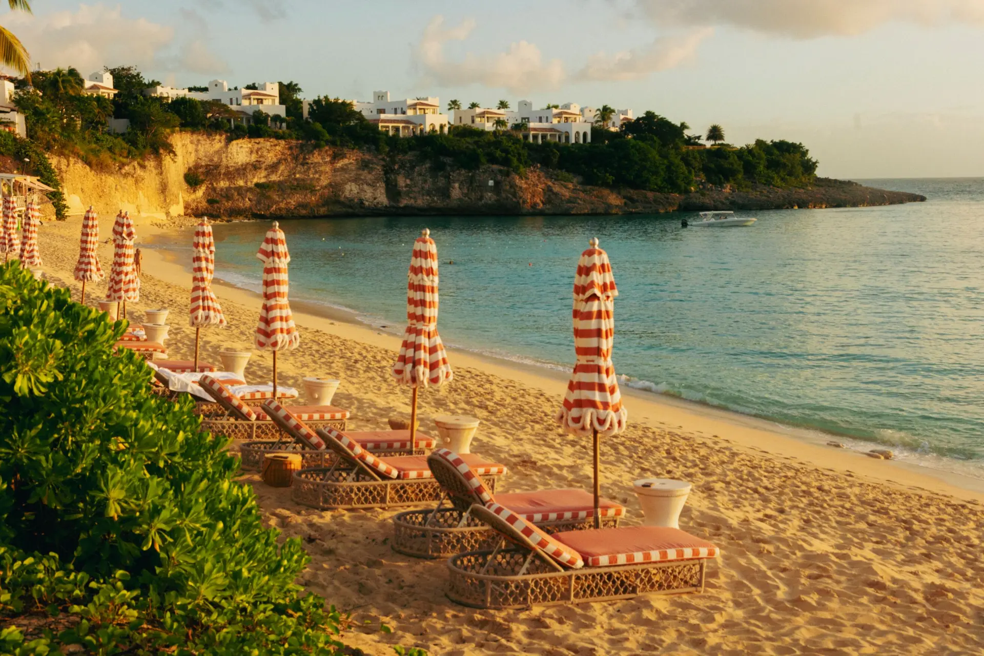 Solnedgang over stranden og La Samanna, A Belmond Hotel på St Martin, Caribien