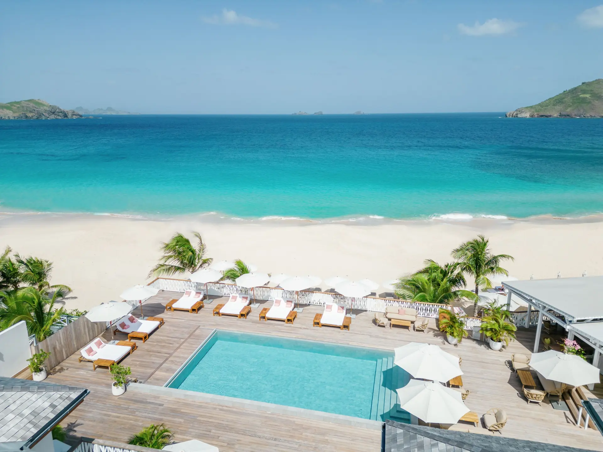 Pool, strand og hav på Cheval Blanc-St Barth, Caribien, Caribien