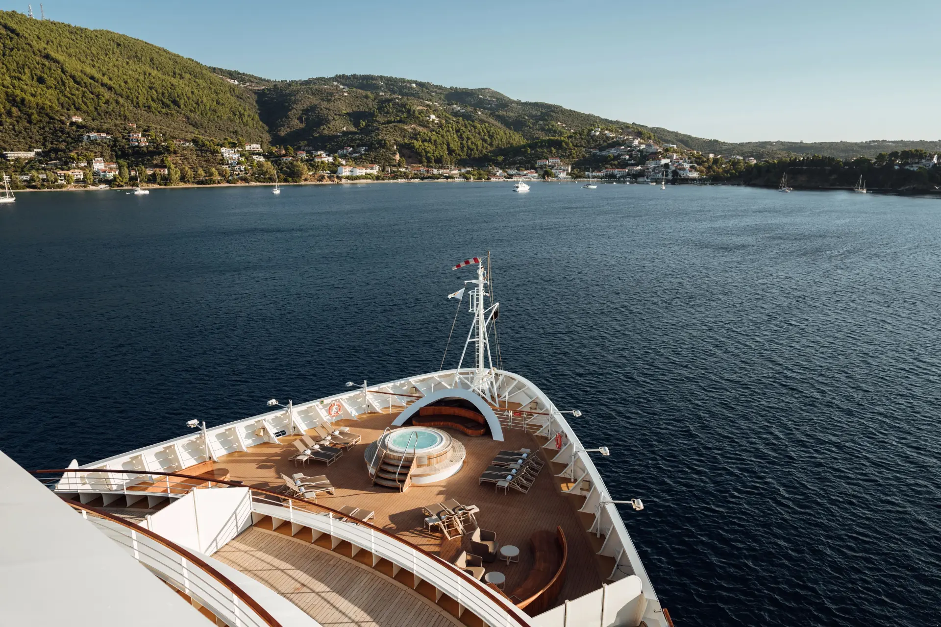 Seabourn Encore stævner ud