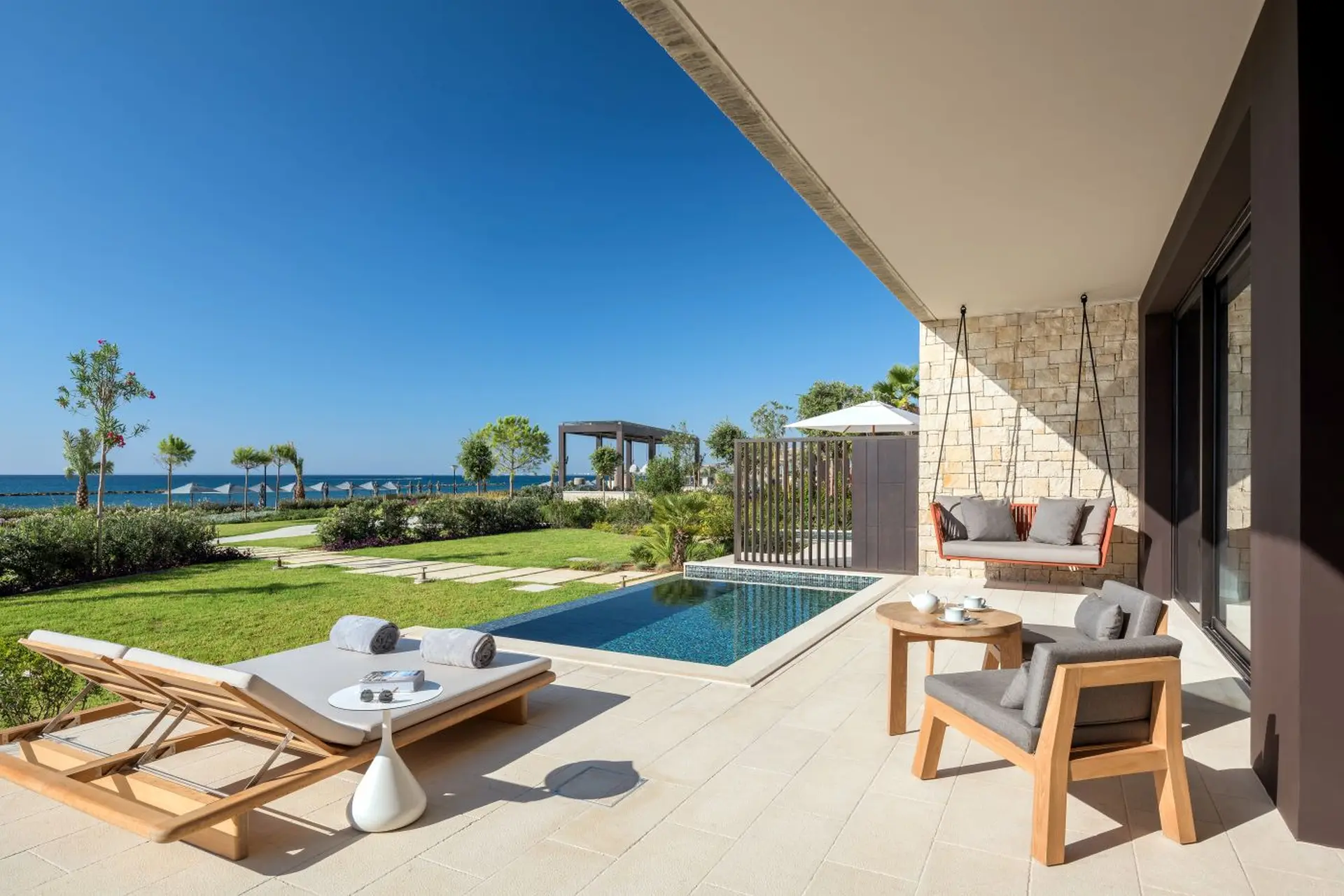 Privat terrasse og pool på Amara, Cypern