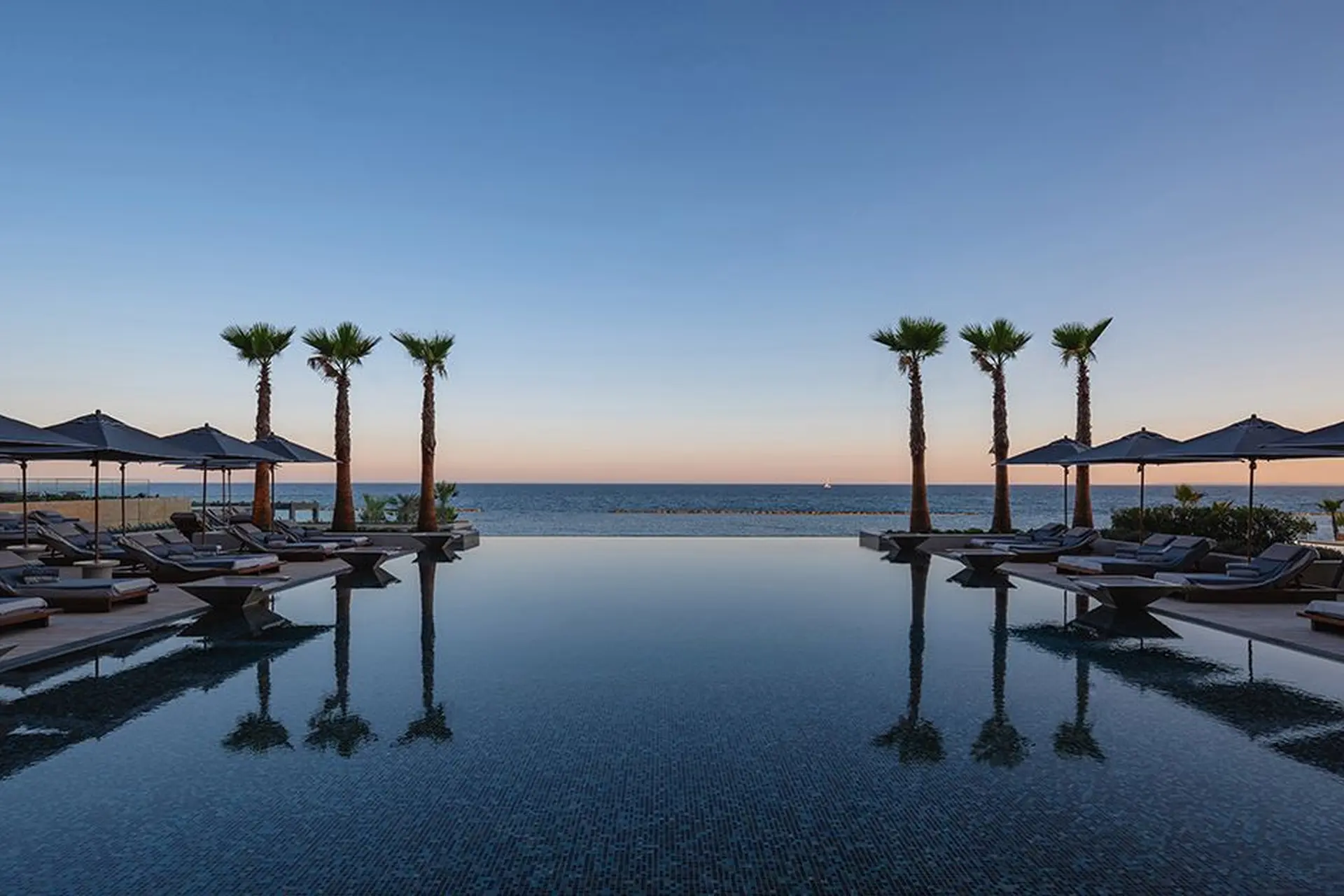 Infinity pool på Amara, Cypern