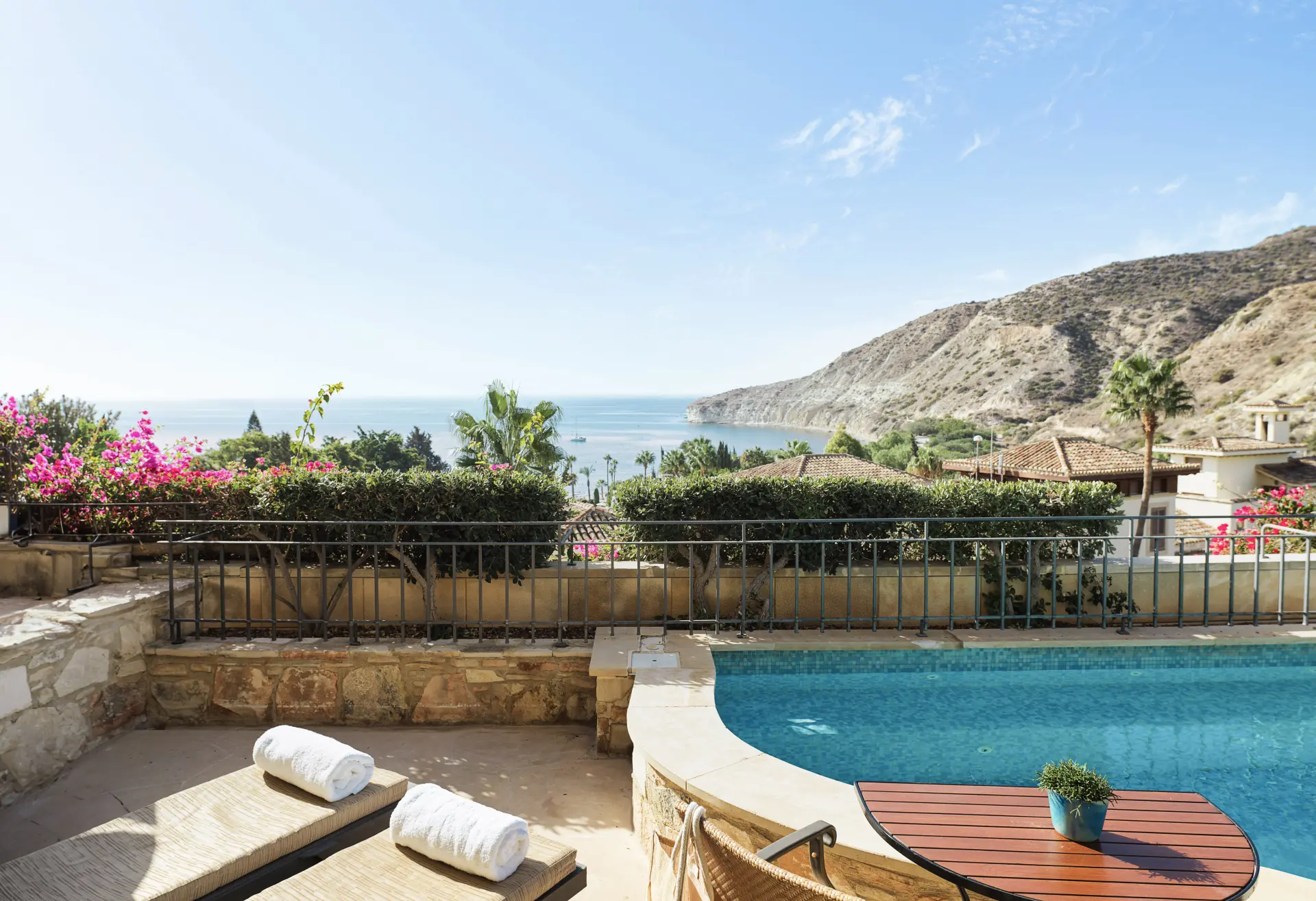 Terrasse med privat pool på Columbia Beach Resort, Cypern