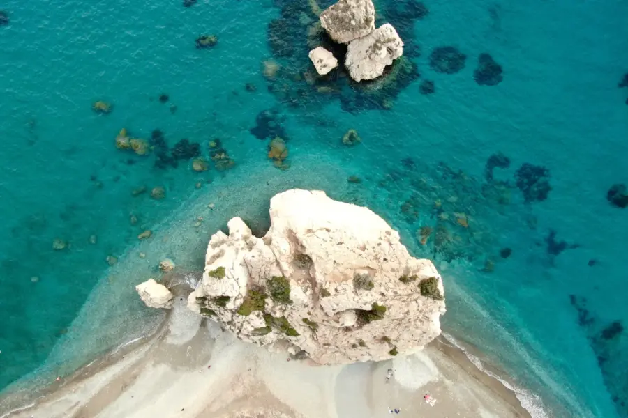 Smuk strand ved Aphrodit's Rock ved Kouklia på Cypern