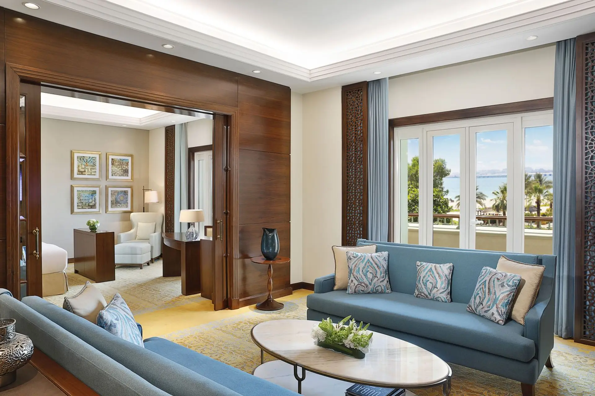 Stue i suite på The Ritz-Carlton, Dubai
