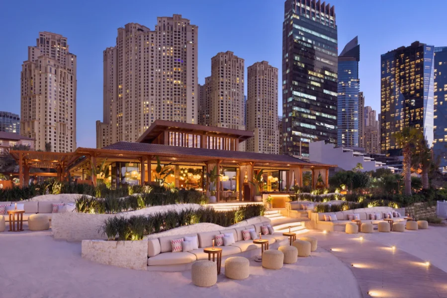Skyline bag restaurant Tamoka på stranden på The Ritz-Carlton, Dubai