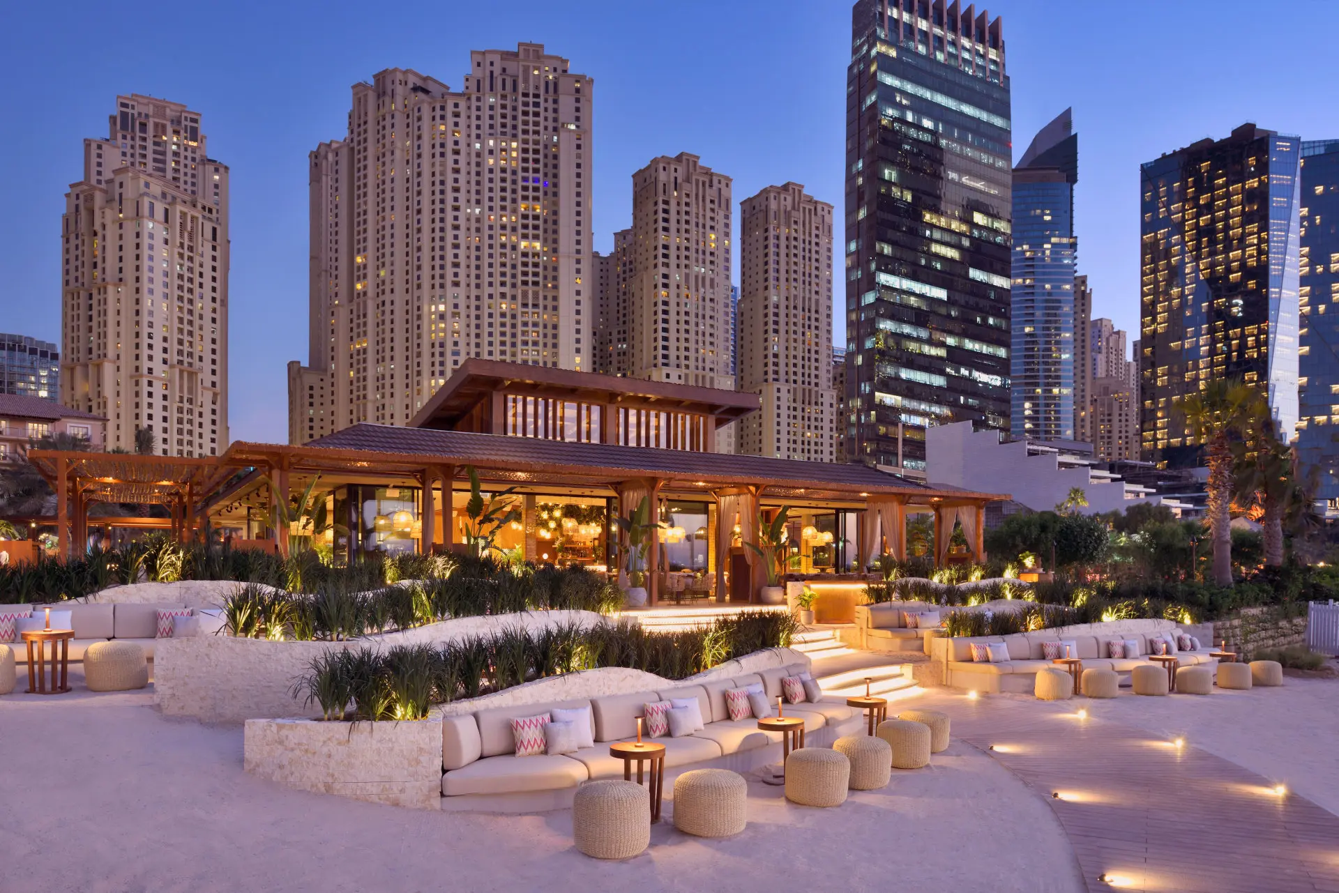 Skyline bag restaurant Tamoka på stranden på The Ritz-Carlton, Dubai