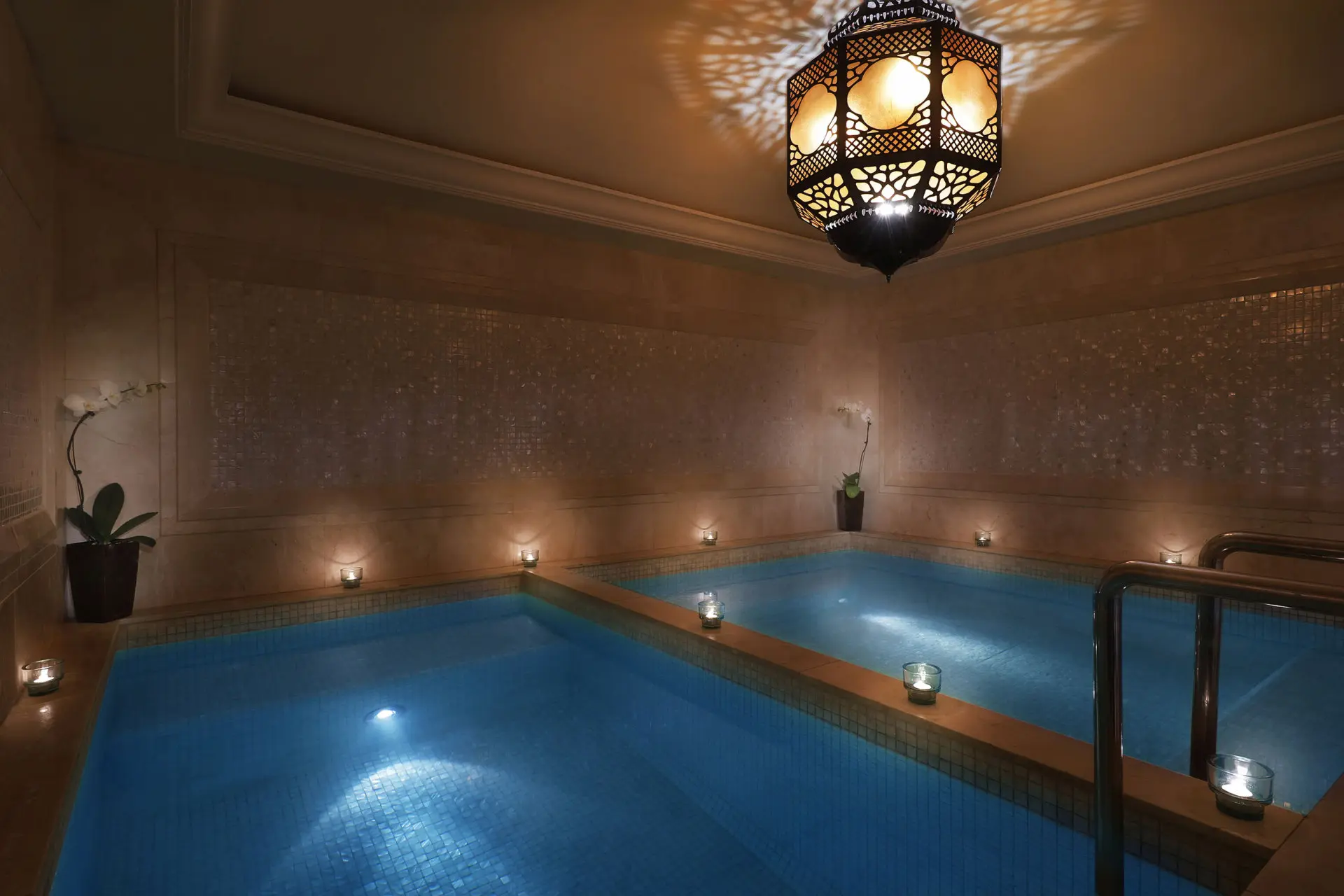 Få varmen og kulden i spaens plungepools på The Ritz-Carlton, Dubai