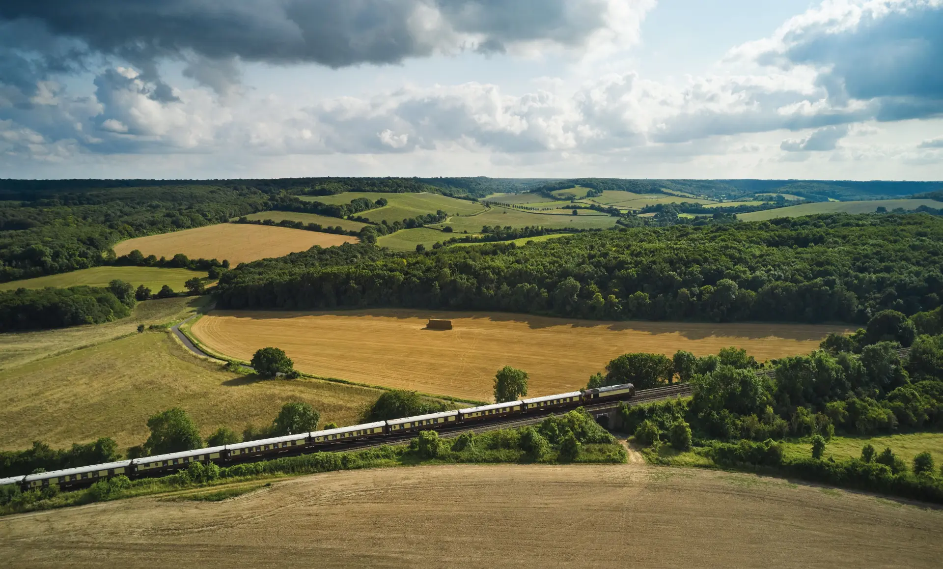 Luftfoto af British Pullman, A Belmond Train, England, Togrejser