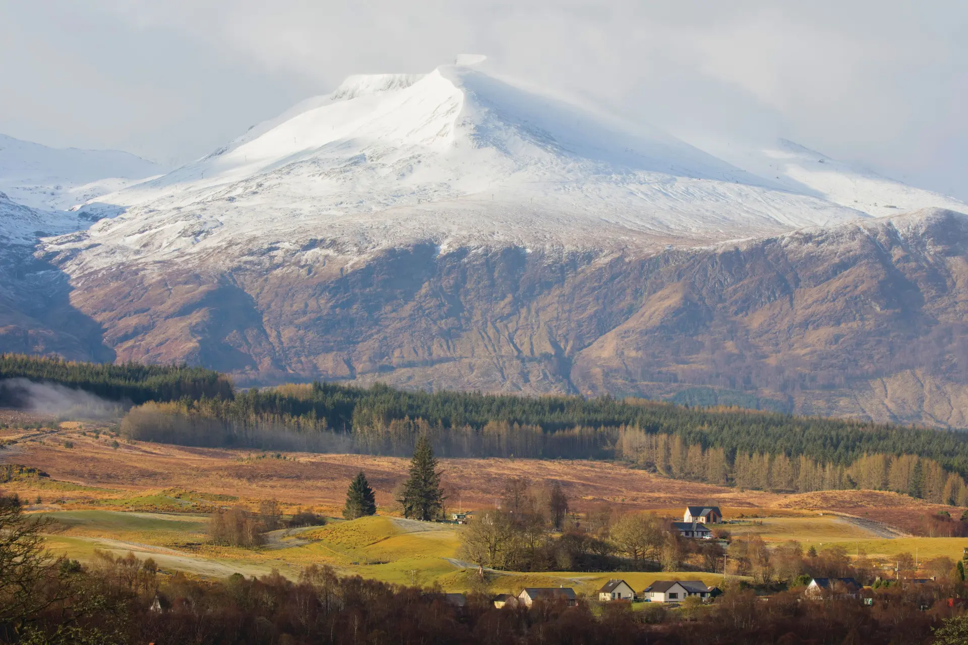 Udsigt til bjerg fra Royal Scotsman, A Belmond Train, Europa, Skotland, Togrejser