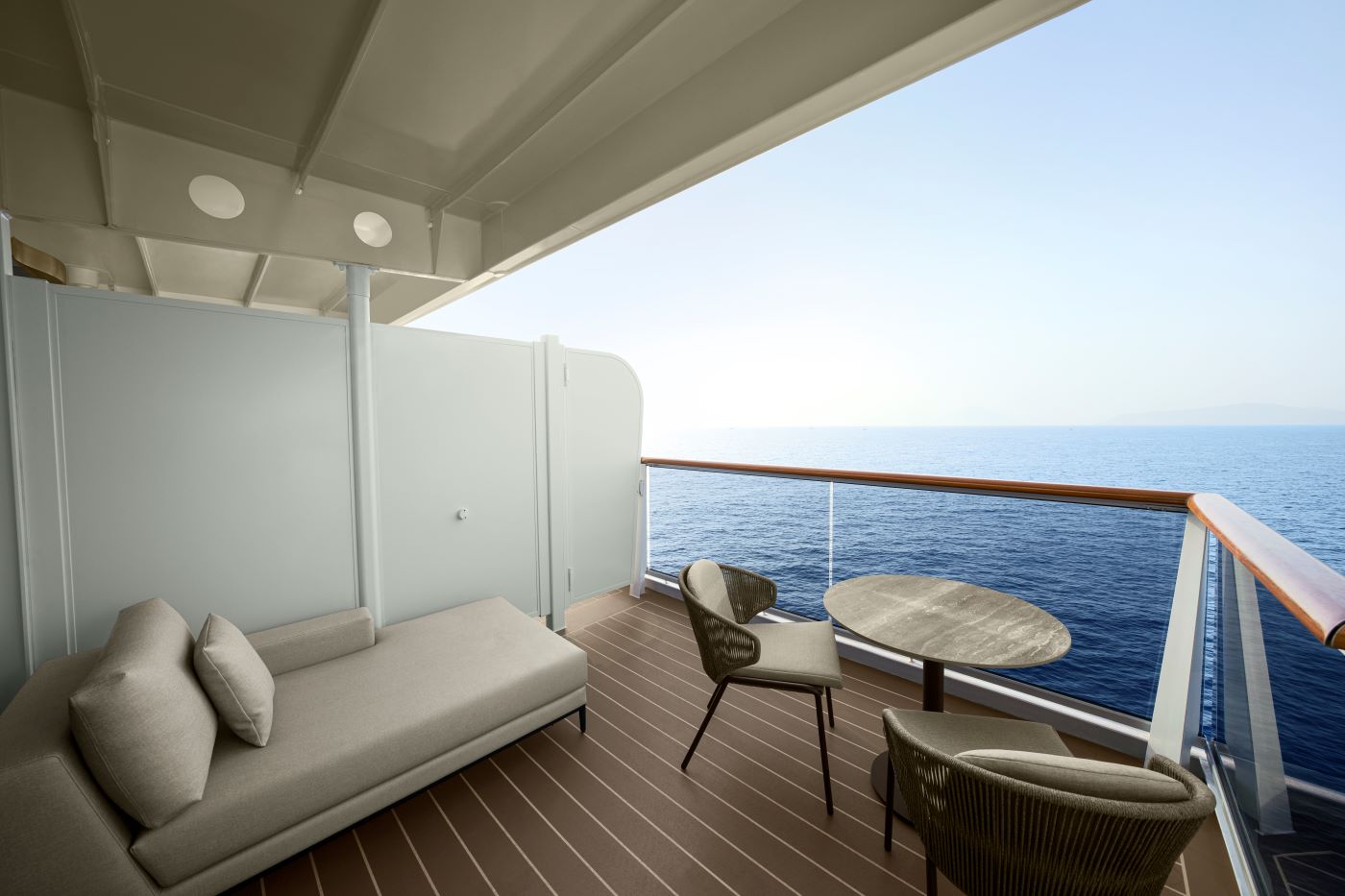 Balkonen til en Ocean Grand Terrace Suite om bord på Explora Journey