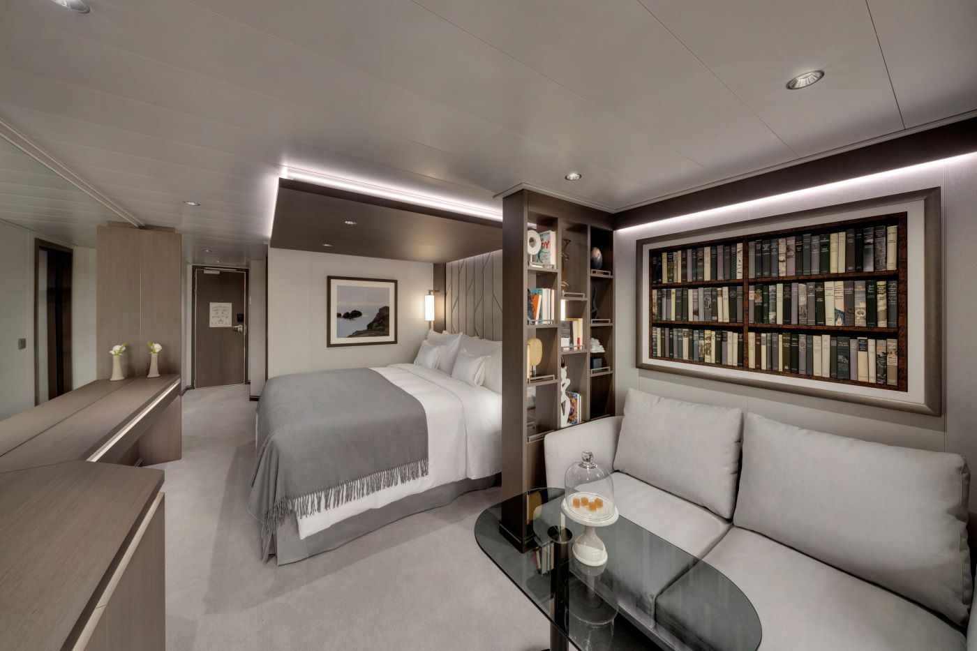 Elegante Ocean Grand Terrace Suite om bord på Explora Journey