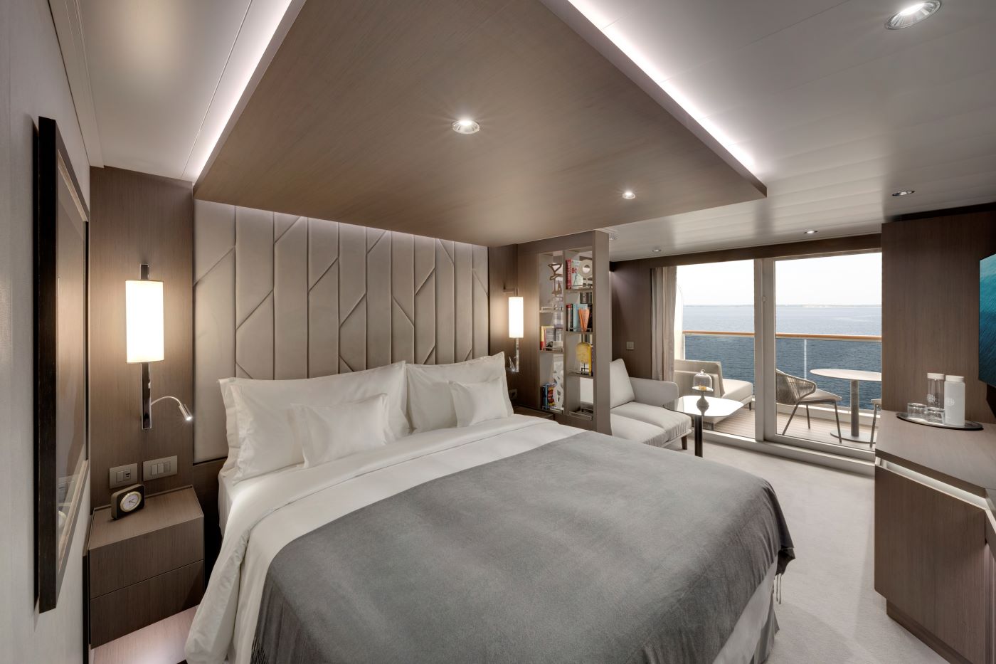 Elegante Ocean Grand Terrace Suite om bord på Explora Journey