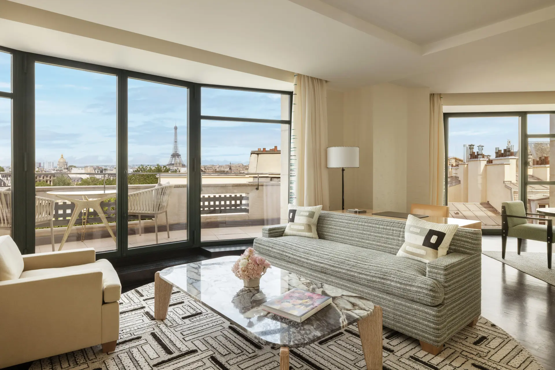Salon i Suite Eiffel på Cheval Blanc Paris, Frankrig